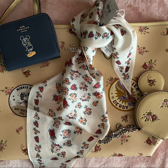 NWT! Coach HTFDisney Mickey Mouse floral 4 piece tote set. Firm!!! - Picture 4 of 16